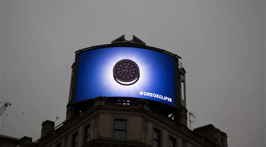 A digital billboard from Oreo depicting an eclipse.