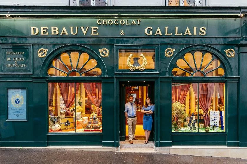 Showing a chocolatier using gold lettering sign.